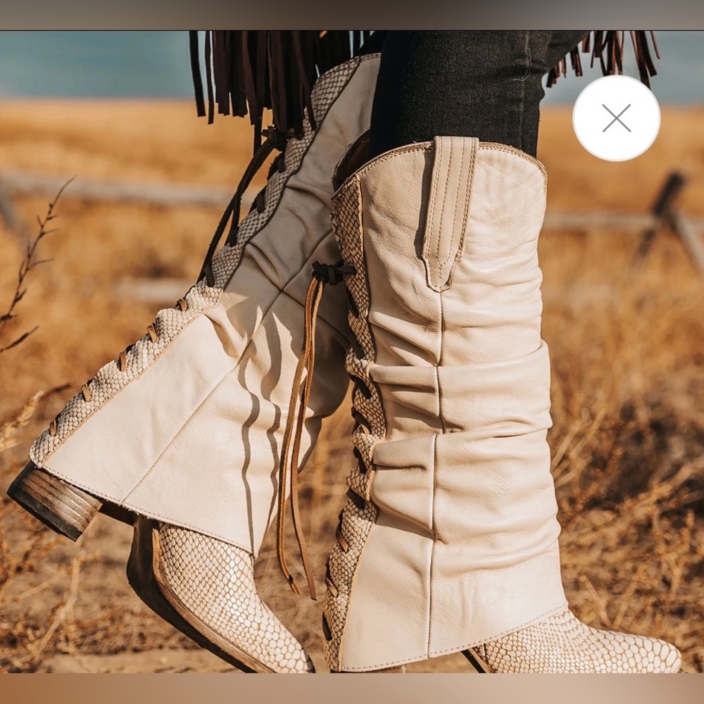 Freebird Jules Whitesnake Size 8 Genuine Leather Cream Lace Up Women's Boots